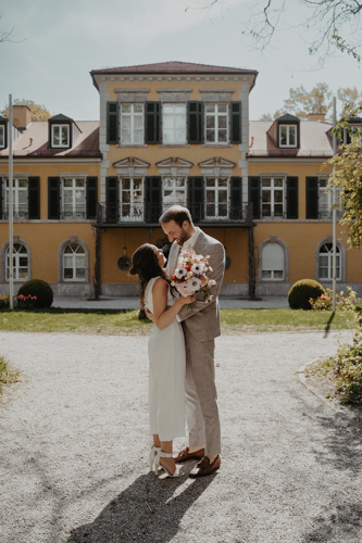 Civil wedding at Standesamt Mandlstraße in Munich by Munich wedding photographer Stories by Toni